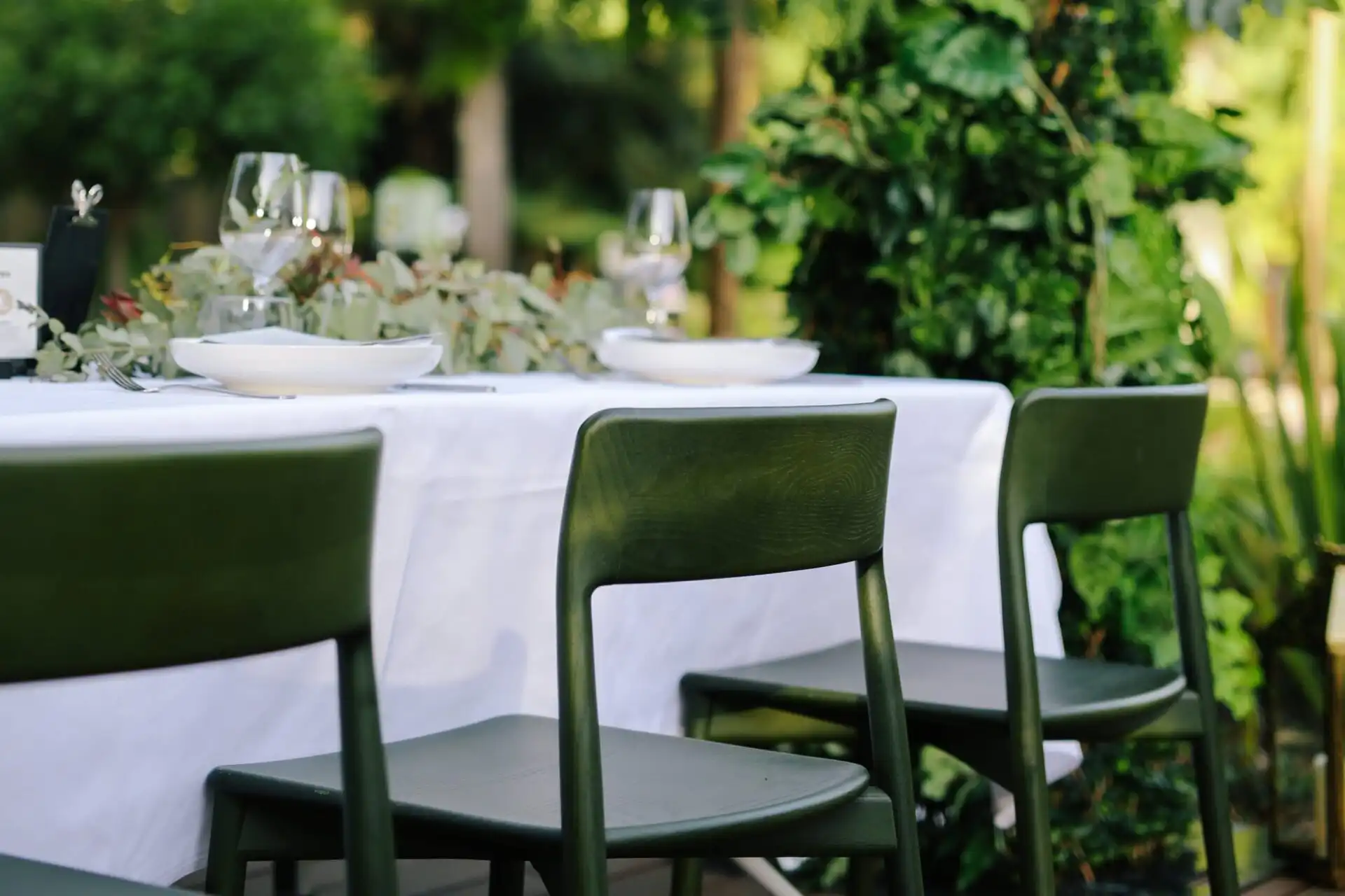 An outdoor dining table at The Maali, a private party venue in Perth.